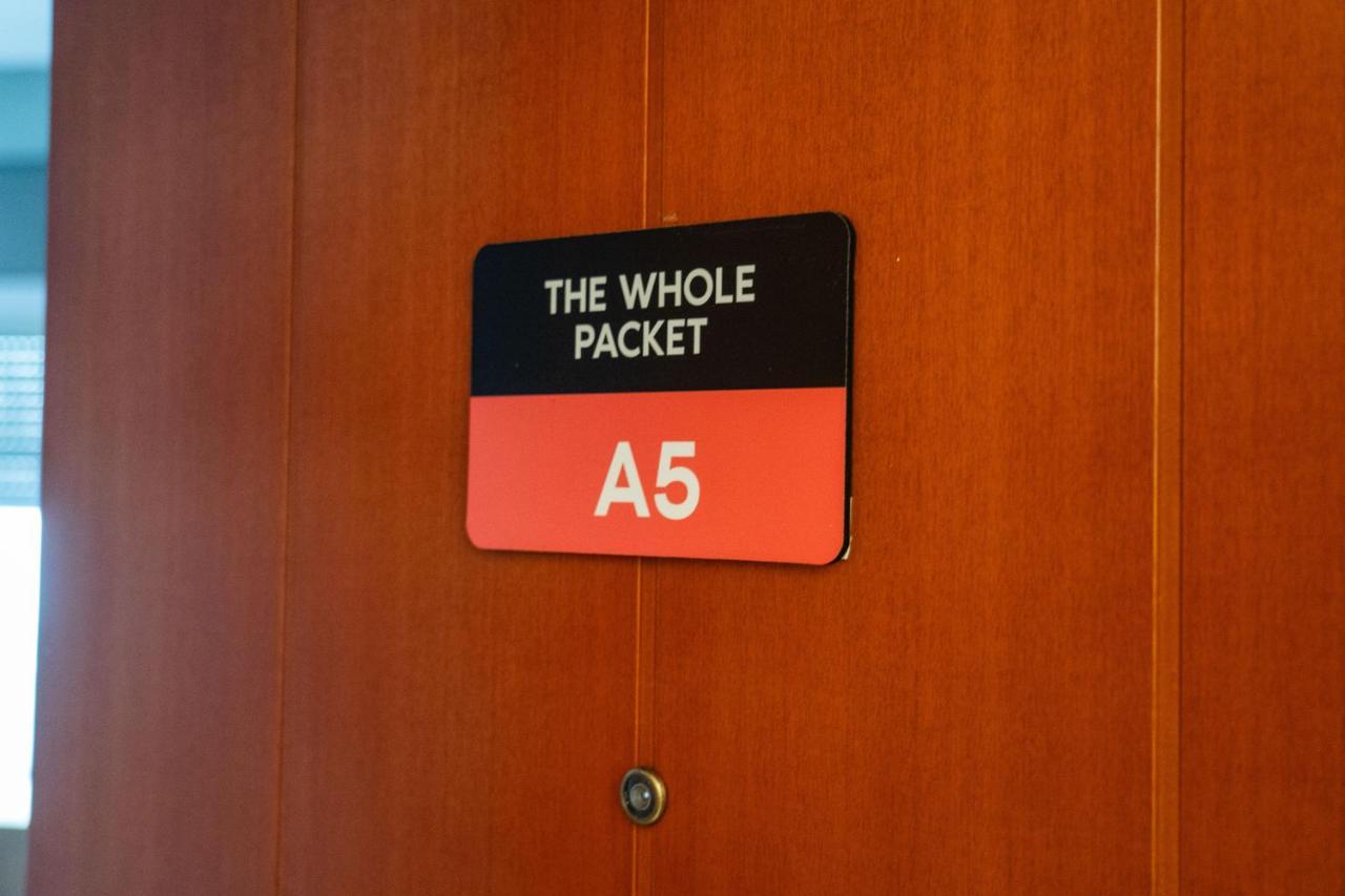 The Whole Packet A5 Center With Parking Daire Yenişehir Dış mekan fotoğraf